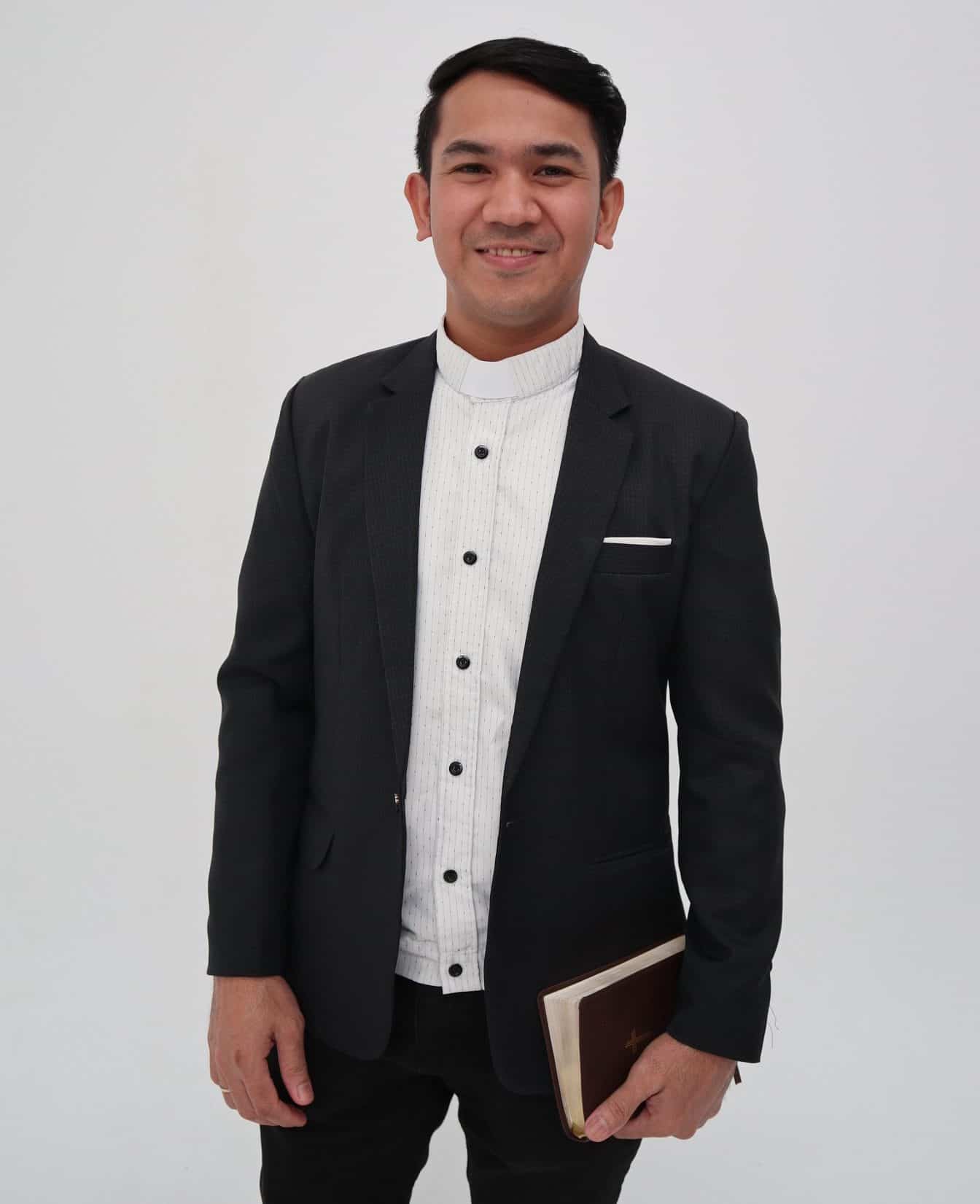 Pastor John Salinas-1